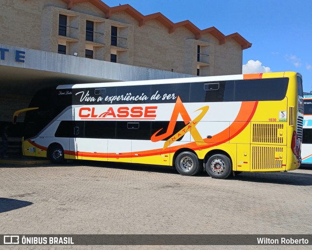 Classe A Natal Locadora 1030 na cidade de Governador Valadares, Minas Gerais, Brasil, por Wilton Roberto. Número da foto: #13220291.