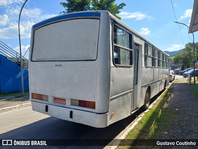 Ônibus Particulares LCD4239 na cidade de Duque de Caxias, Rio de Janeiro, Brasil, por Gustavo Coutinho. Número da foto: #13219316.