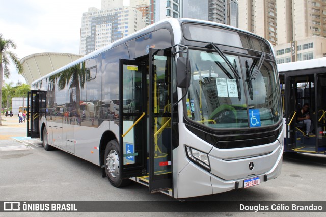Mercedes-Benz 3D09 na cidade de Barueri, São Paulo, Brasil, por Douglas Célio Brandao. Número da foto: #13223802.