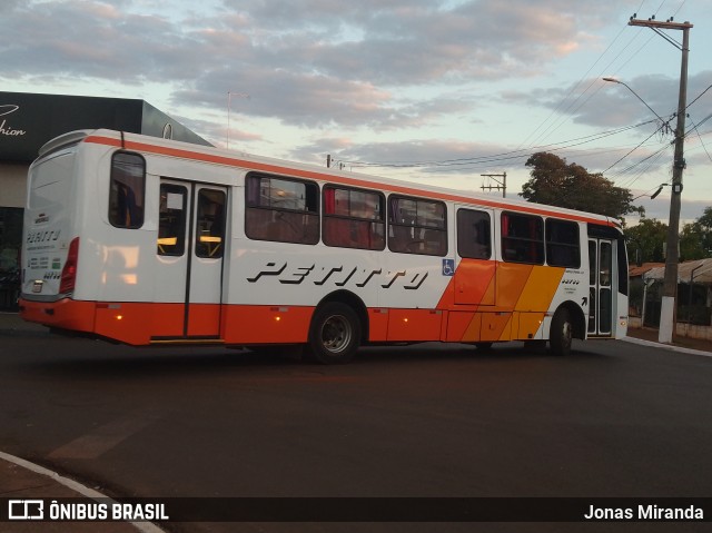 Transportadora Turística Petitto 92760 na cidade de Dumont, São Paulo, Brasil, por Jonas Miranda. Número da foto: #13222283.