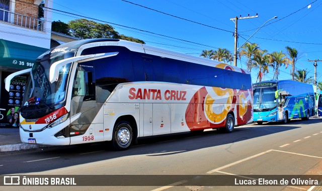 Viação Santa Cruz 1958 na cidade de Alterosa, Minas Gerais, Brasil, por Lucas Elson de Oliveira. Número da foto: #13221394.
