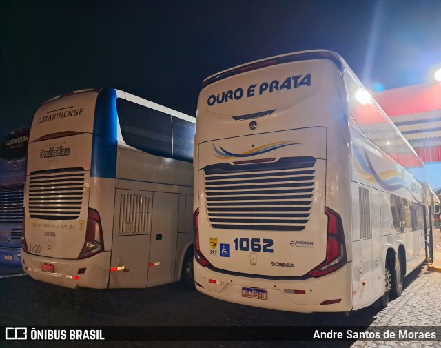 Viação Ouro e Prata 1062 na cidade de Pariquera-Açu, São Paulo, Brasil, por Andre Santos de Moraes. Número da foto: #13225199.