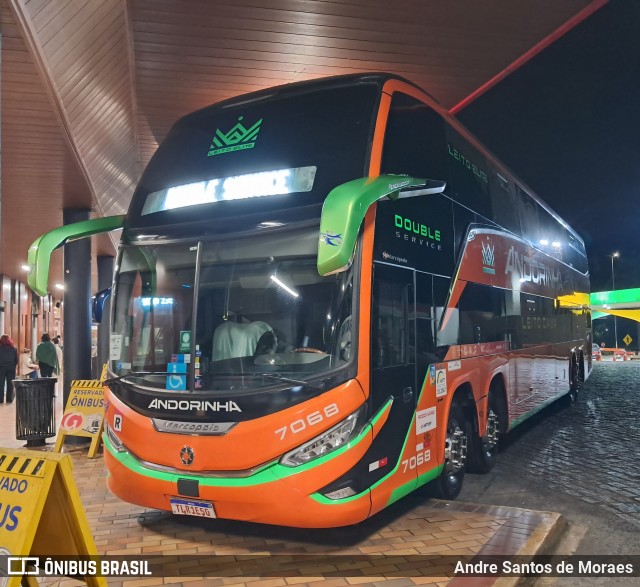 Empresa de Transportes Andorinha 7068 na cidade de Pariquera-Açu, São Paulo, Brasil, por Andre Santos de Moraes. Número da foto: #13225130.