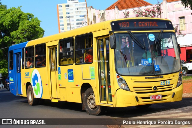 Viação Sorriso de Minas 4519 na cidade de Uberlândia, Minas Gerais, Brasil, por Paulo Henrique Pereira Borges. Número da foto: #13225782.