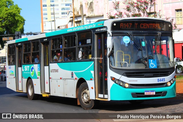 Autotrans Transportes Urbanos e Rodoviários 8445 na cidade de Uberlândia, Minas Gerais, Brasil, por Paulo Henrique Pereira Borges. Número da foto: #13225733.