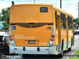 Companhia Carris Porto-Alegrense 0798 na cidade de Porto Alegre, Rio Grande do Sul, Brasil, por Gustavo  Bonfate. Número da foto: #:id.
