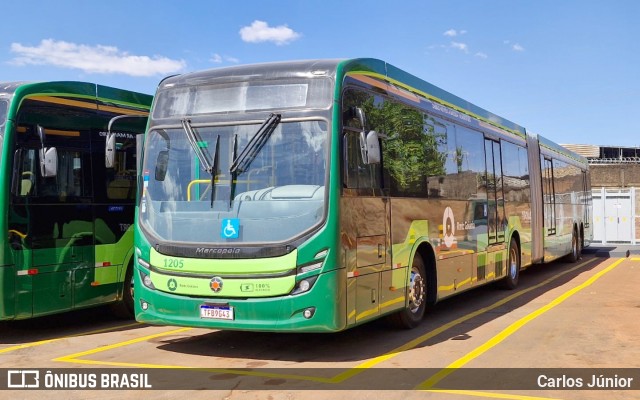 HP Transportes Coletivos 1205 na cidade de Goiânia, Goiás, Brasil, por Carlos Júnior. Número da foto: #13226592.