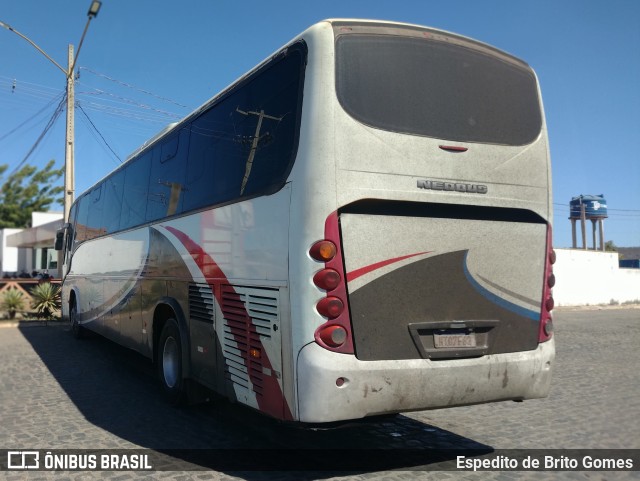 Ônibus Particulares 7562 na cidade de Oeiras, Piauí, Brasil, por Espedito de Brito Gomes. Número da foto: #13228257.