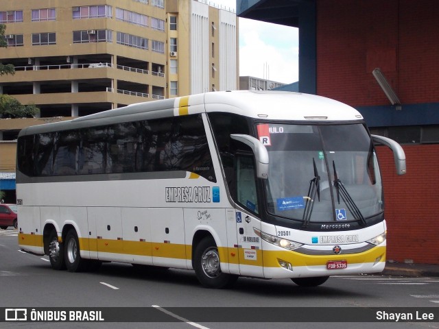 Empresa Cruz 20501 na cidade de Porto Alegre, Rio Grande do Sul, Brasil, por Shayan Lee. Número da foto: #13227270.