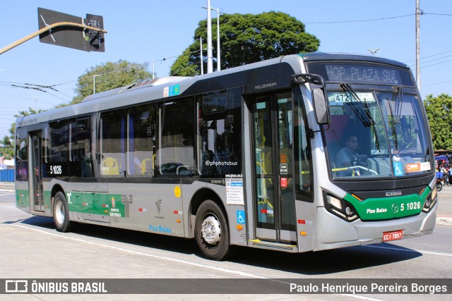 Via Sudeste Transportes S.A. 5 1026 na cidade de São Paulo, São Paulo, Brasil, por Paulo Henrique Pereira Borges. Número da foto: #13227849.