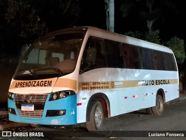 Auto Escola Habilitar 2B20 na cidade de Nova Ubiratã, Mato Grosso, Brasil, por Luciano Fonseca. Número da foto: #13226855.
