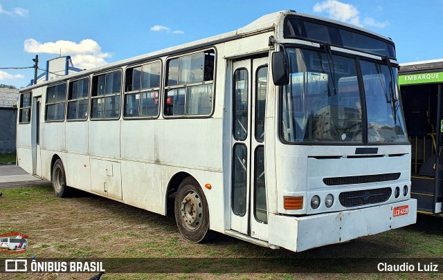 Ônibus Particulares LCD4239 na cidade de Rio de Janeiro, Rio de Janeiro, Brasil, por Claudio Luiz. Número da foto: #13231548.
