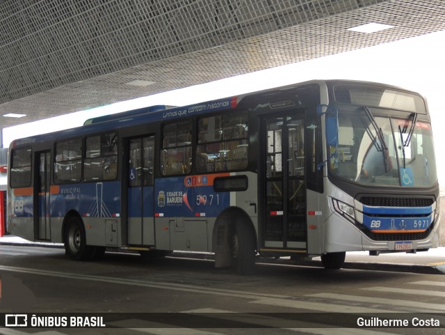 BB Transportes e Turismo 5971 na cidade de Barueri, São Paulo, Brasil, por Guilherme Costa. Número da foto: #13231336.