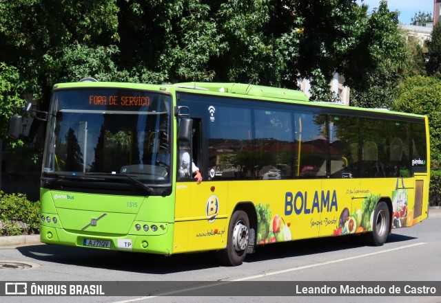 Guimabus 1315 na cidade de Guimarães, Braga, Portugal, por Leandro Machado de Castro. Número da foto: #13229645.
