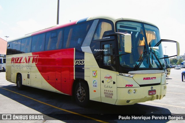 Transportes Rizzatti 700 na cidade de Aparecida, São Paulo, Brasil, por Paulo Henrique Pereira Borges. Número da foto: #13230816.