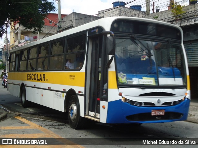 Escolares 090 na cidade de São Paulo, São Paulo, Brasil, por Michel Eduardo da Silva. Número da foto: #13228931.