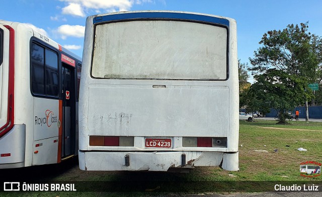 Ônibus Particulares LCD4239 na cidade de Rio de Janeiro, Rio de Janeiro, Brasil, por Claudio Luiz. Número da foto: #13231550.