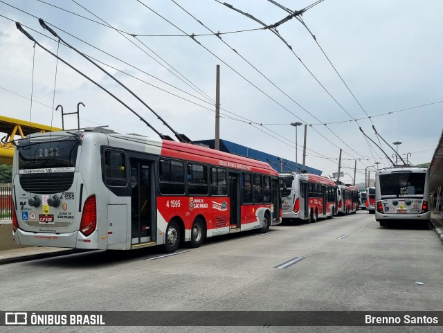 Himalaia Transportes > Ambiental Transportes Urbanos 4 1595 na cidade de São Paulo, São Paulo, Brasil, por Brenno Santos. Número da foto: #13230010.