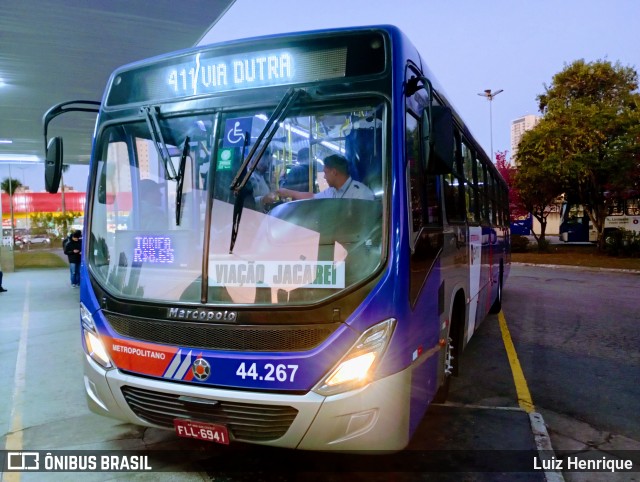Viação Jacareí 44.267 na cidade de Mogi das Cruzes, São Paulo, Brasil, por Luiz Henrique. Número da foto: #13229880.