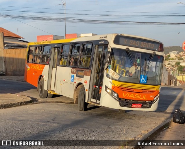 Viasul Transportes Coletivos 1970 na cidade de Itaúna, Minas Gerais, Brasil, por Rafael Ferreira Lopes. Número da foto: #13229619.