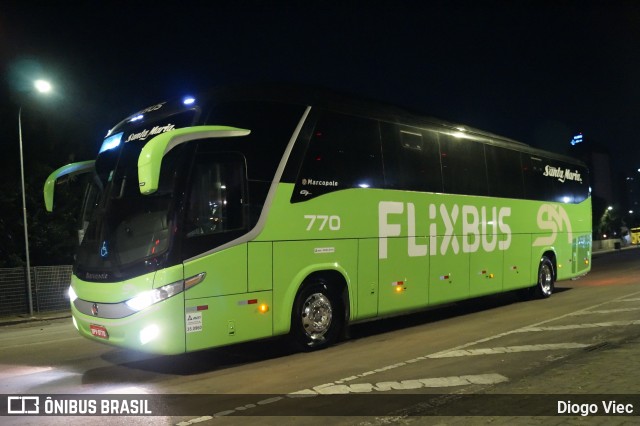 Santa Maria Fretamento e Turismo > Transportes Santa Maria(SP) 770 na cidade de Curitiba, Paraná, Brasil, por Diogo Viec. Número da foto: #13229811.