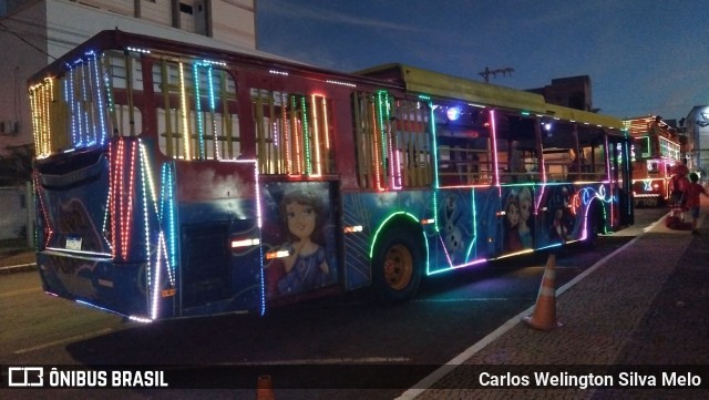 Ônibus Particulares  na cidade de Carmo do Paranaíba, Minas Gerais, Brasil, por Carlos Welington Silva Melo. Número da foto: #13187331.