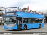 Ensignbus Company 301 na cidade de Weybridge, Surrey, Inglaterra, por Fábio Takahashi Tanniguchi. Número da foto: #13186059.