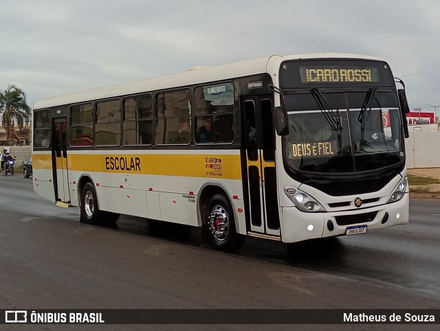 Escolares 8J87 na cidade de Valparaíso de Goiás, Goiás, Brasil, por Matheus de Souza. Número da foto: #13232666.