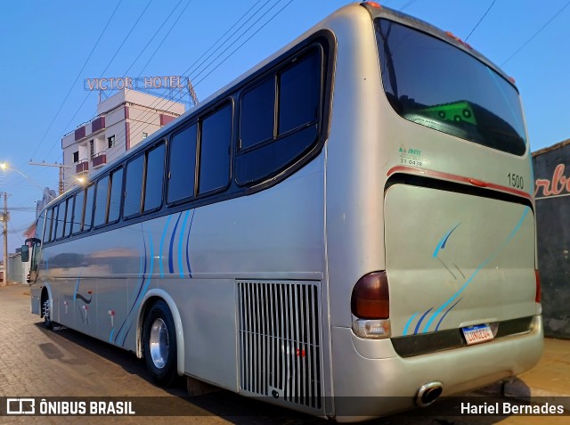 Ônibus Particulares 1500 na cidade de Patos de Minas, Minas Gerais, Brasil, por Hariel Bernades. Número da foto: #13233694.