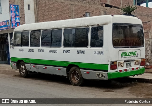 Holding Express A6I786 na cidade de Lurin, Lima, Lima Metropolitana, Peru, por Fabricio Cortez. Número da foto: #13232759.