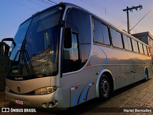 Ônibus Particulares 1500 na cidade de Patos de Minas, Minas Gerais, Brasil, por Hariel Bernades. Número da foto: #13231925.