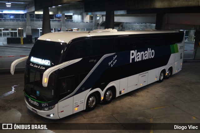 Planalto Transportes 2571 na cidade de Curitiba, Paraná, Brasil, por Diogo Viec. Número da foto: #13232592.