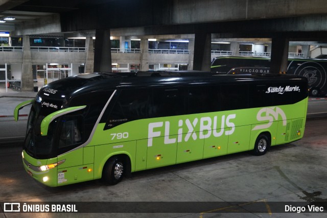 Santa Maria Fretamento e Turismo > Transportes Santa Maria(SP) 790 na cidade de Curitiba, Paraná, Brasil, por Diogo Viec. Número da foto: #13232578.