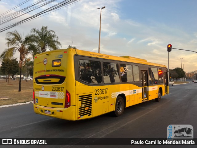 Viação Pioneira 233617 na cidade de Brasília, Distrito Federal, Brasil, por Paulo Camillo Mendes Maria. Número da foto: #13231885.