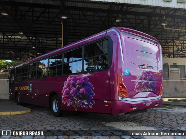 Futura Transportes - Pederneiras 252612 na cidade de Pederneiras, São Paulo, Brasil, por Lucas Adriano Bernardino. Número da foto: #13232405.