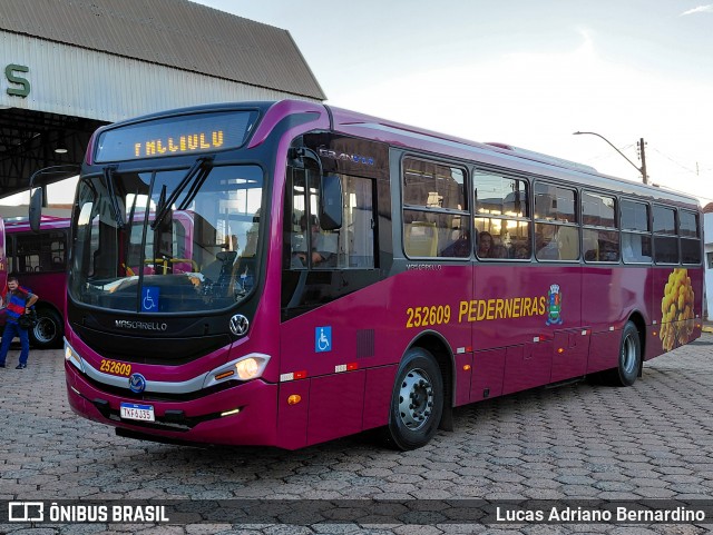 Futura Transportes - Pederneiras 252609 na cidade de Pederneiras, São Paulo, Brasil, por Lucas Adriano Bernardino. Número da foto: #13233537.