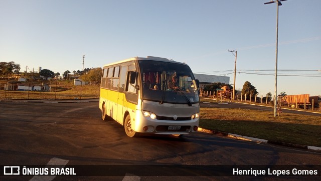 Ônibus Particulares  na cidade de Socorro, São Paulo, Brasil, por Henrique Lopes Gomes. Número da foto: #13232111.