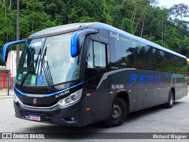 Fácil Transportes e Turismo RJ 140.005 na cidade de Petrópolis, Rio de Janeiro, Brasil, por Richard Wagner. Número da foto: #13233811.
