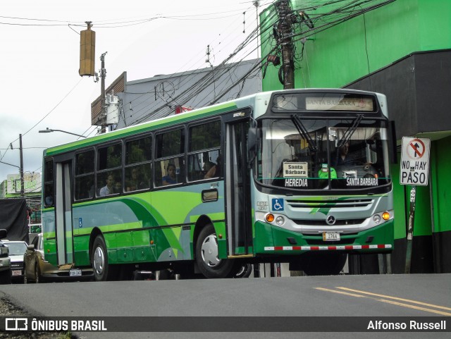 Autotransportes Santa Bárbara 00 na cidade de Santa Bárbara, Santa Bárbara, Heredia, Costa Rica, por Alfonso Russell. Número da foto: #13237124.