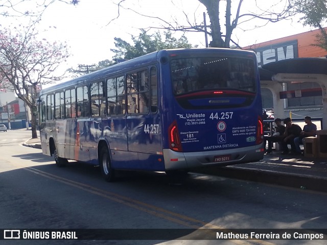 Viação Jacareí 44.257 na cidade de Arujá, São Paulo, Brasil, por Matheus Ferreira de Campos. Número da foto: #13235217.