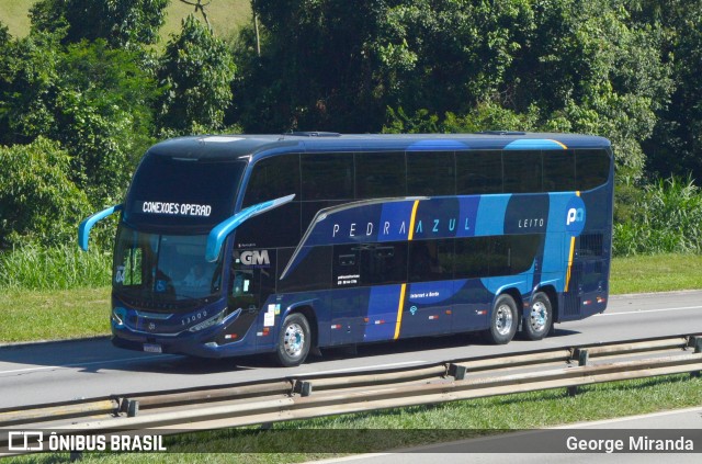 Pedra Azul Turismo 53000 na cidade de Santa Isabel, São Paulo, Brasil, por George Miranda. Número da foto: #13235917.