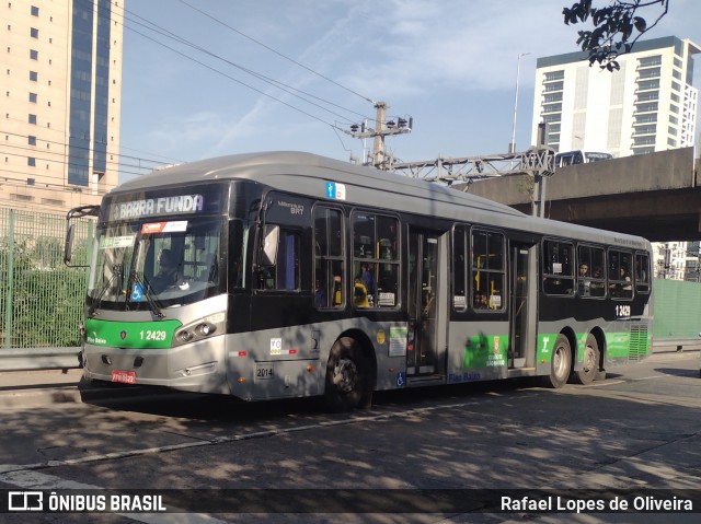 Viação Gato Preto 1 2429 na cidade de São Paulo, São Paulo, Brasil, por Rafael Lopes de Oliveira. Número da foto: #13238041.