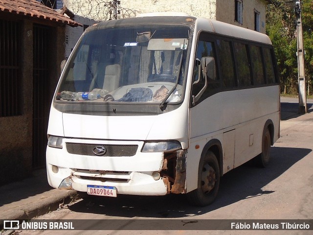 Ônibus Particulares 9D64 na cidade de Três Corações, Minas Gerais, Brasil, por Fábio Mateus Tibúrcio. Número da foto: #13239163.