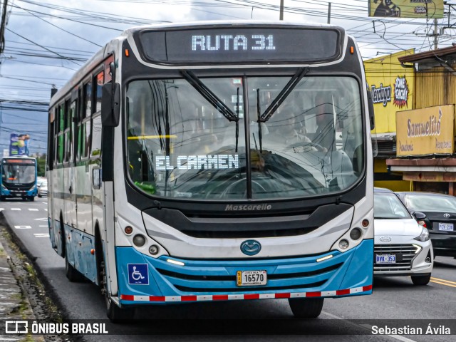 Buses Guadalupe 78 na cidade de Guadalupe, Goicoechea, San José, Costa Rica, por Sebastian Ávila. Número da foto: #13238330.