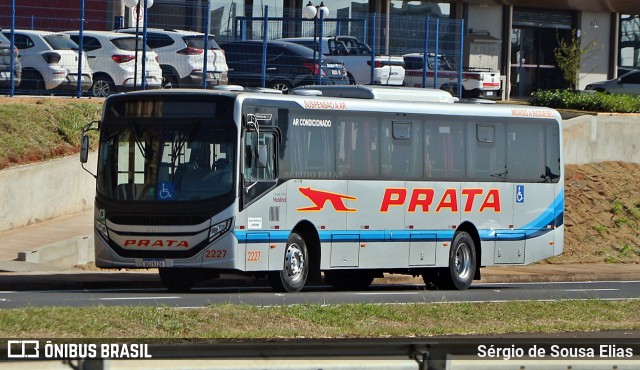 Expresso de Prata 2227 na cidade de Bauru, São Paulo, Brasil, por Sérgio de Sousa Elias. Número da foto: #13240136.