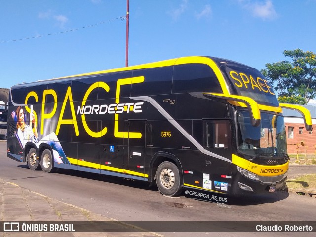Expresso Nordeste 5976 na cidade de Porto Alegre, Rio Grande do Sul, Brasil, por Claudio Roberto. Número da foto: #13240779.