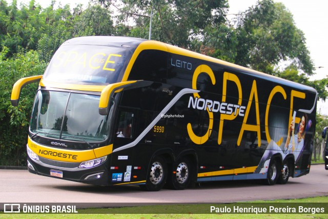 Expresso Nordeste 5990 na cidade de Curitiba, Paraná, Brasil, por Paulo Henrique Pereira Borges. Número da foto: #13239761.