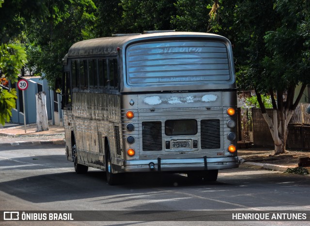 Ônibus Particulares 6083 na cidade de Inajá, Paraná, Brasil, por HENRIQUE ANTUNES. Número da foto: #13242356.