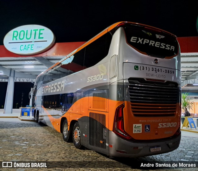 Expressa Turismo 55300 na cidade de Estiva, Minas Gerais, Brasil, por Andre Santos de Moraes. Número da foto: #13242750.