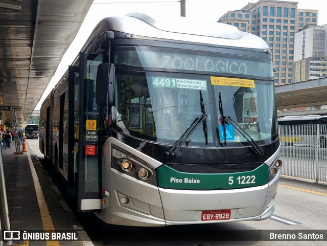 Via Sudeste Transportes S.A. 5 1222 na cidade de São Paulo, São Paulo, Brasil, por Brenno Santos. Número da foto: #13242514.